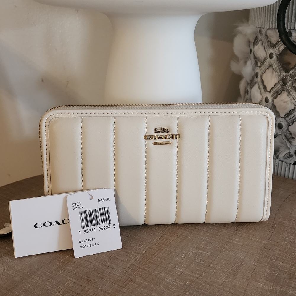 Coach Accordion Zip Wallet With Quilting